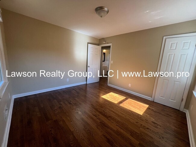 Building Photo - Three Bedroom Home - Convenient Location!