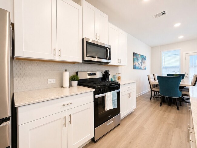 Building Photo - 624 Pelican Dr