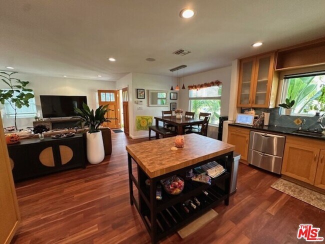 Building Photo - 1348 Morningside Wy