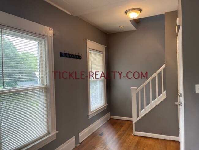 Building Photo - 2-4 Whalin Street