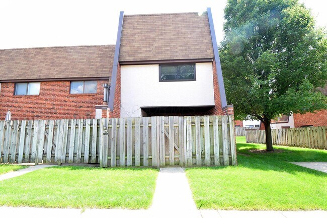 Building Photo - 20 King Arthur Ct