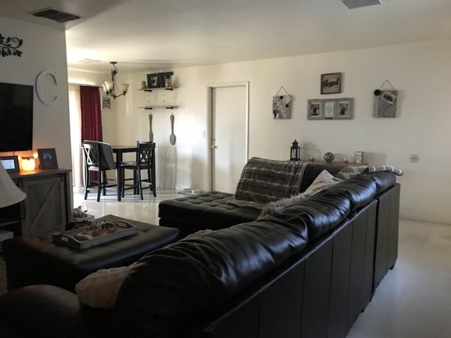 Building Photo - 604 Perdew