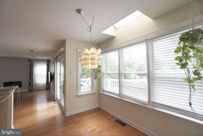 Building Photo - 113 N Stone Ridge Dr