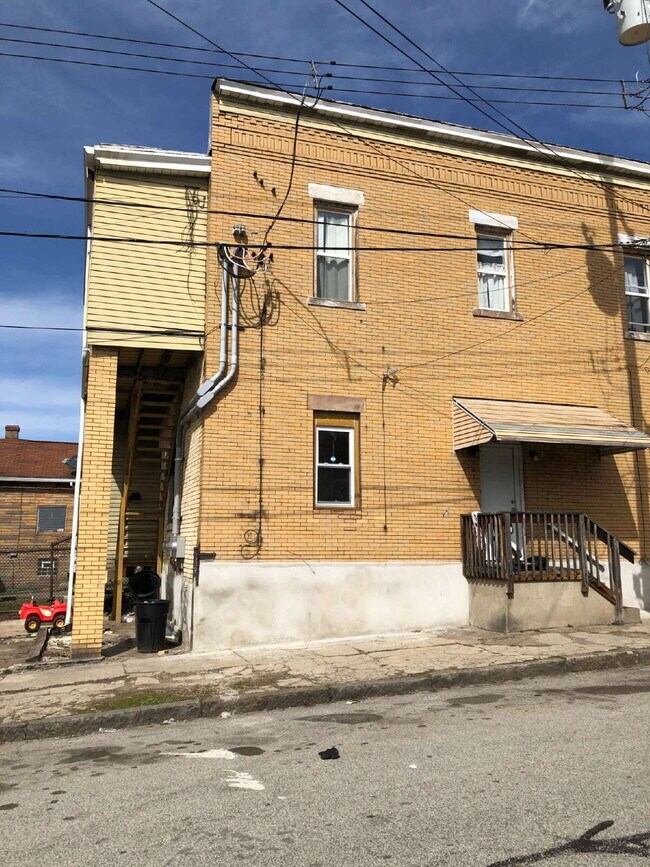 Building Photo - Cozy 1 bedroom unit with extra space!