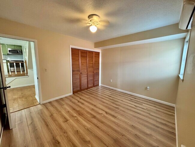 Building Photo - 320 Kenzel Ct