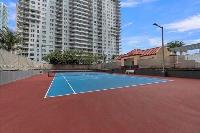 Building Photo - 1155 Brickell Bay Dr