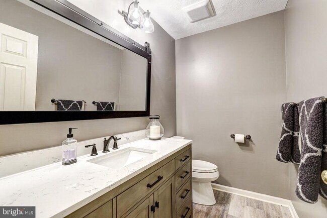 Building Photo - 2733 Quarry Heights Way