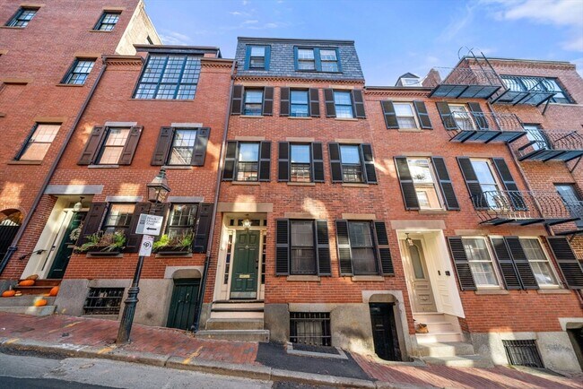 Building Photo - 102 Revere St