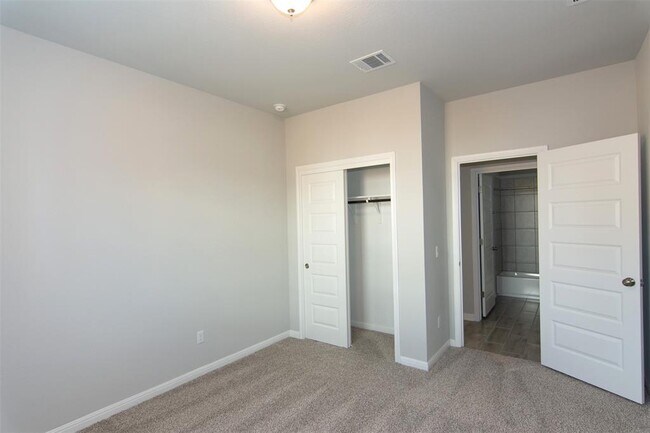 Building Photo - 100 Flat Creek Ct