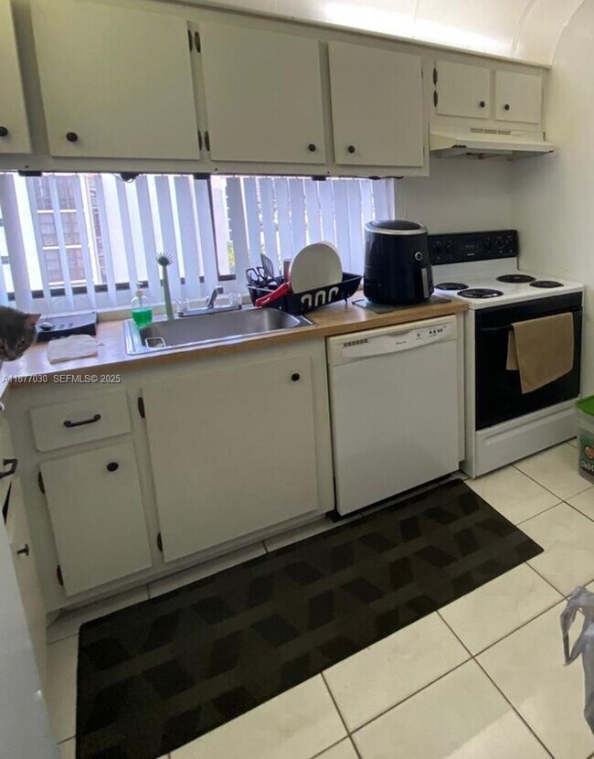 Building Photo - 16909 N Bay Rd