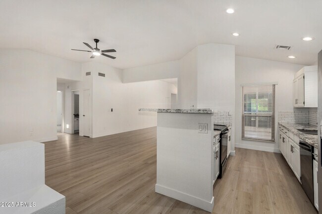 Building Photo - 7139 W McRae Way