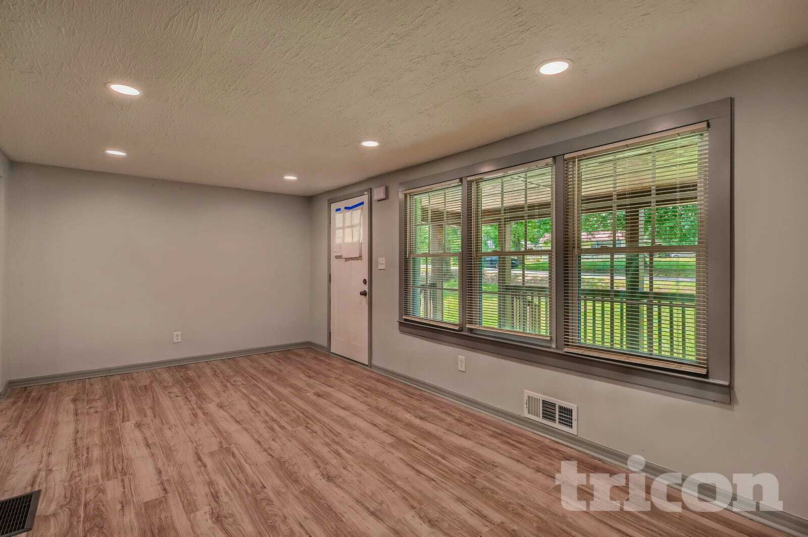 Building Photo - 11 Swan Dr