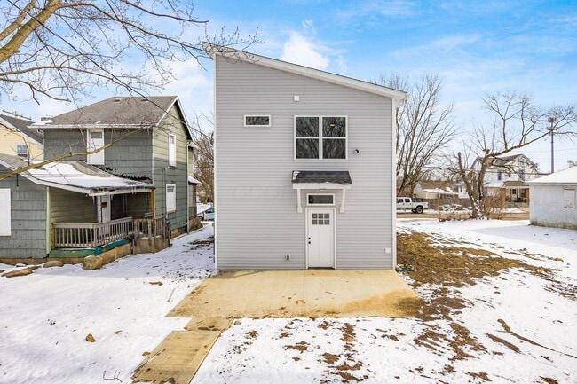 Building Photo - 391 Brehl Ave
