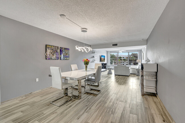 Building Photo - 6025 Balboa Cir
