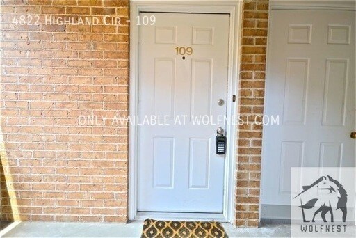 Building Photo - No Deposit Option! Exclusive 2 Bedroom Hol...