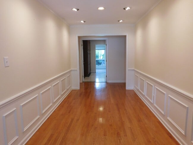 Building Photo - 914 Muirfield Pl