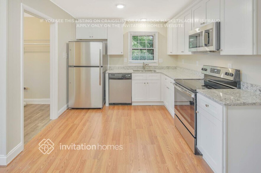 Building Photo - 8433 Dunsinane Dr
