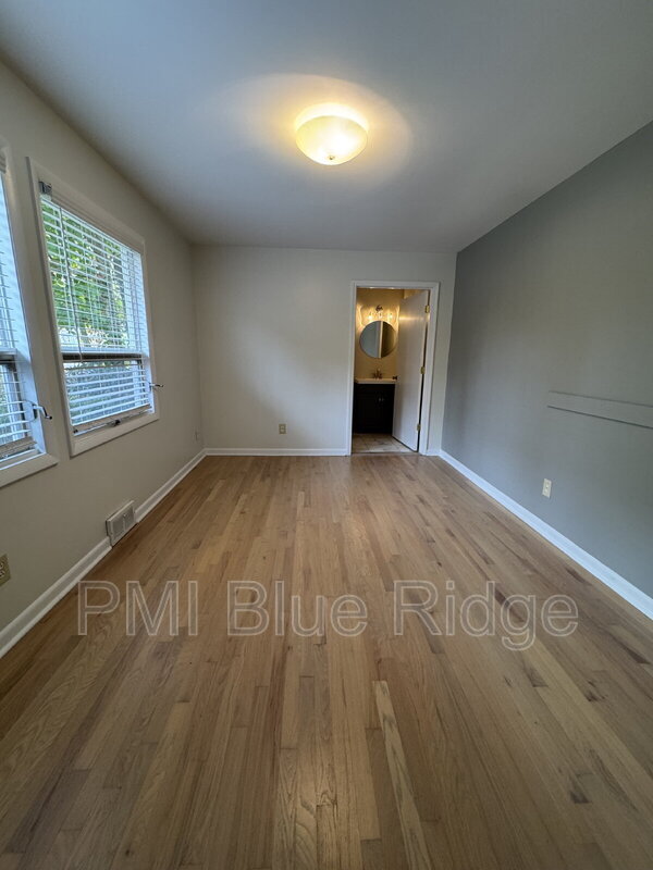 Building Photo - 25 Leisure Mountain Rd