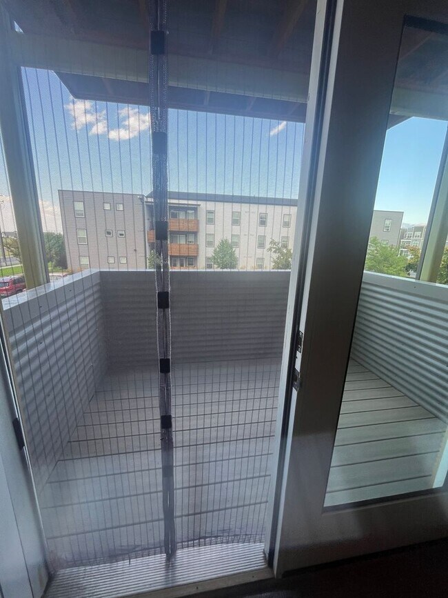 Building Photo - 210 S Cottonwood Rd