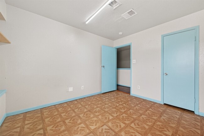 Building Photo - 12317 Crest Lake Dr