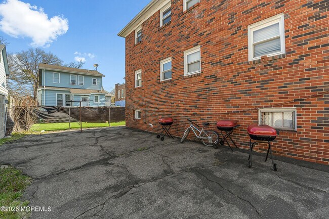 Building Photo - 217 Orange Ave