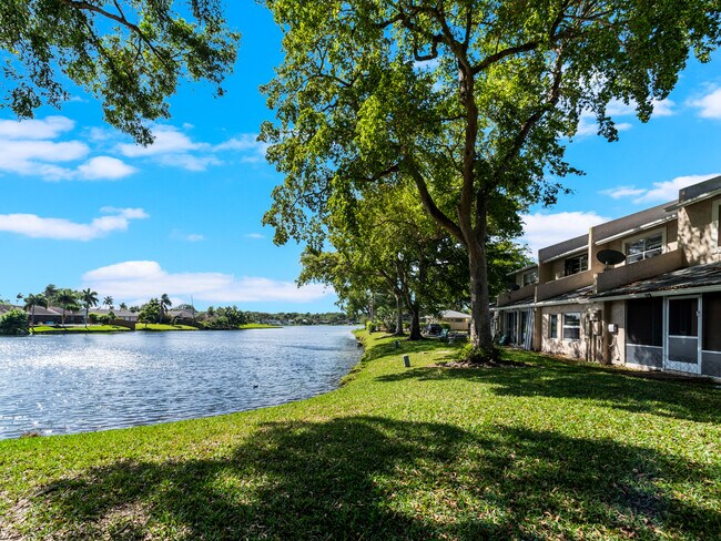 Building Photo - 904 Banks Rd