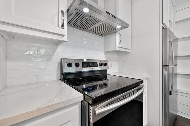 Building Photo - 2328 McClendon St