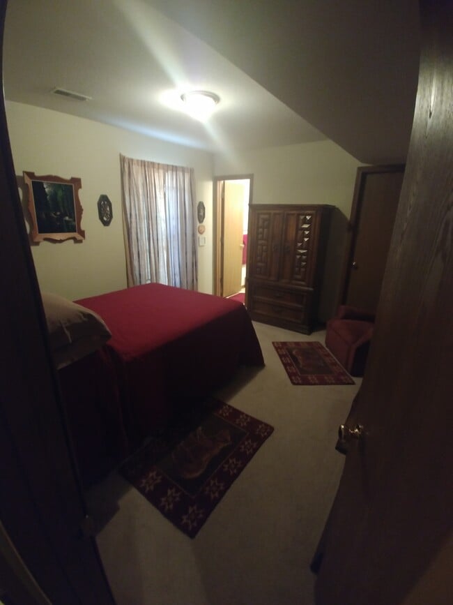 Building Photo - 10726 N Kenwood Ave