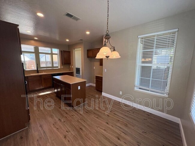 Building Photo - 1424 N Oliveto Ct