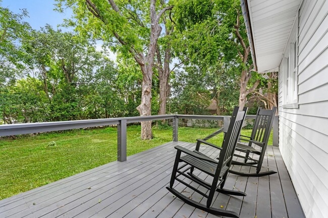 Building Photo - 107 S Mulberry St