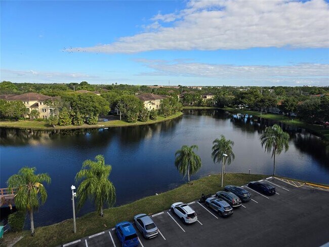 Building Photo - 250 Jacaranda Dr