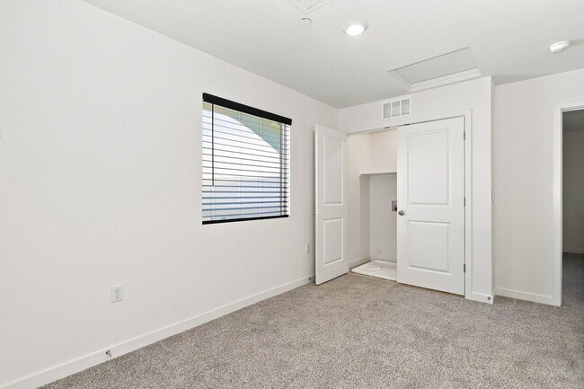 Building Photo - 2009 Shady Tree Cir