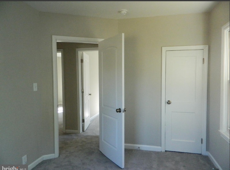 Building Photo - 719 E Division St