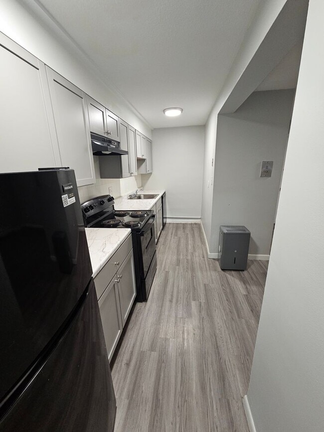 Building Photo - 10 Thorn St