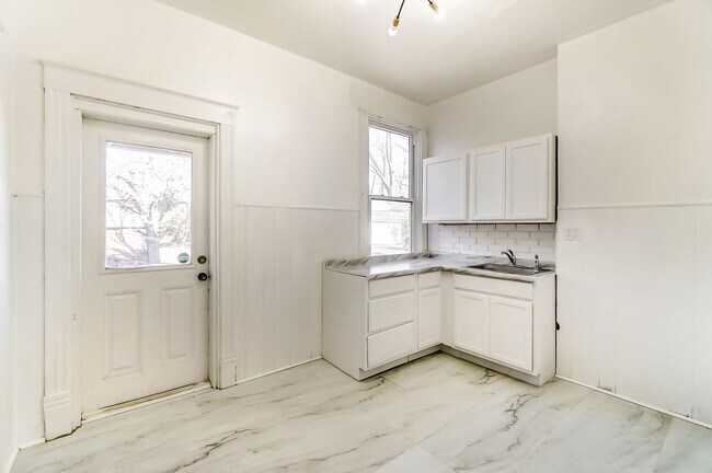 Building Photo - 2854 Shaffer Ave