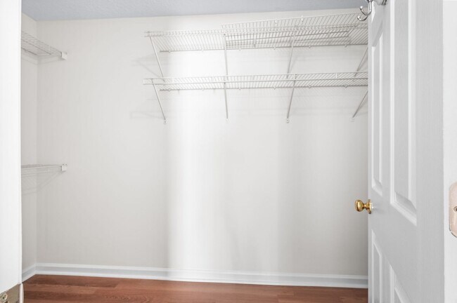 Building Photo - Awesome 4BE-Office/Bonus Room/ 2BA Home in...