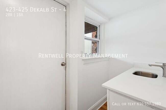Building Photo - 423-425 Dekalb St-4