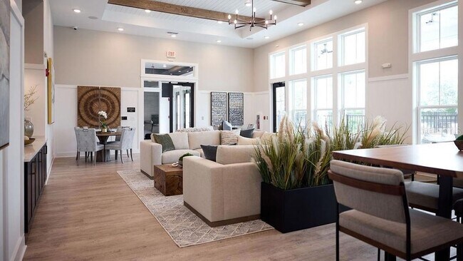 Building Photo - 9500 Grandtree Ave