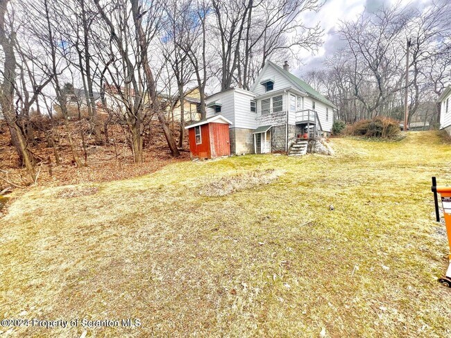 Building Photo - 1005 Luke Ave