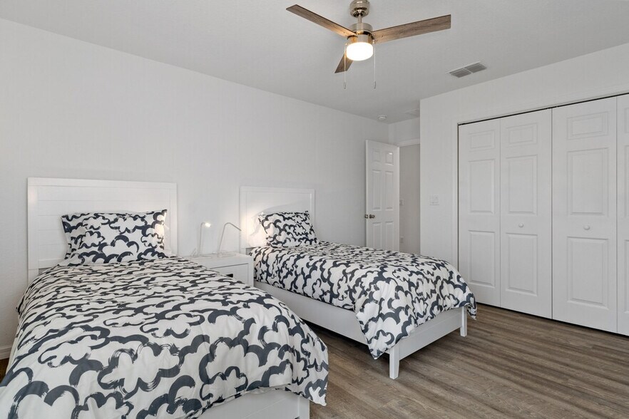 Building Photo - 4800 S Polderland Way