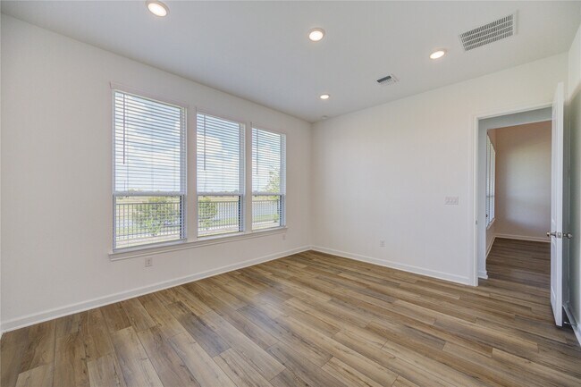 Building Photo - 25326 Loch Doon Dr