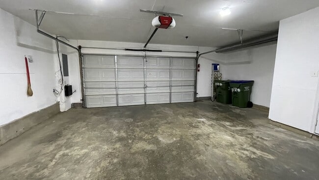 Building Photo - Idlewild Townhome