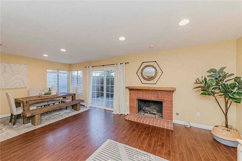 Building Photo - 2410 Plaza De Vista