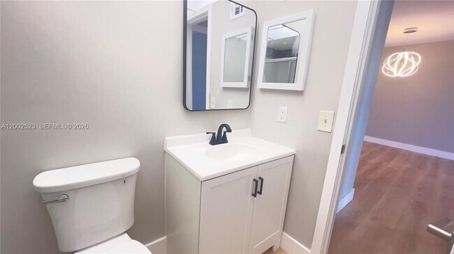 Building Photo - 200 S Birch Rd