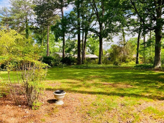 Building Photo - Beautiful and Spacious 4bdrm/2.5bth Tri-Le...