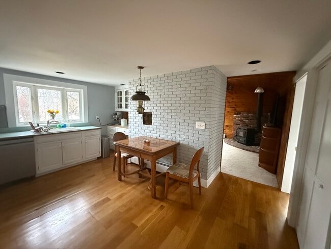 Building Photo - 16 Barber St