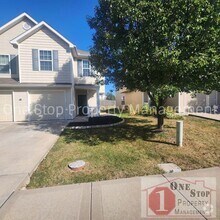Building Photo - Generously Sized 3 bedroom, 2.5 bathroom i...