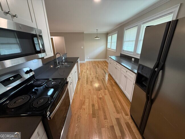 Building Photo - 657 Athens St