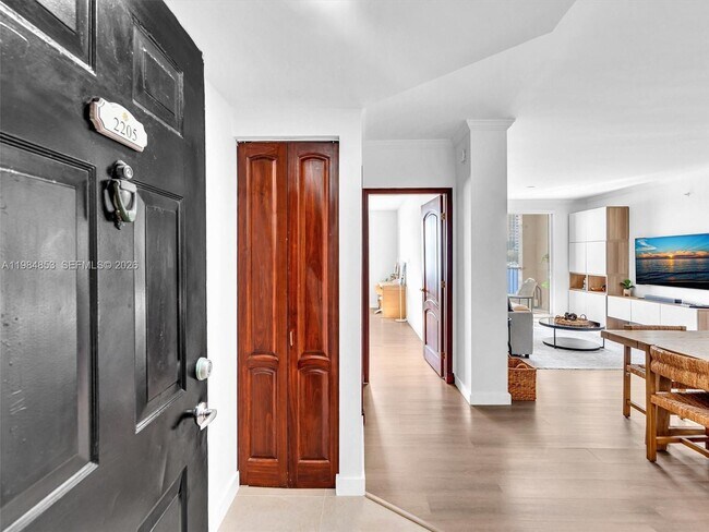 Building Photo - 17150 N Bay Rd