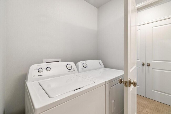 Building Photo - 4070 Sveta Ln